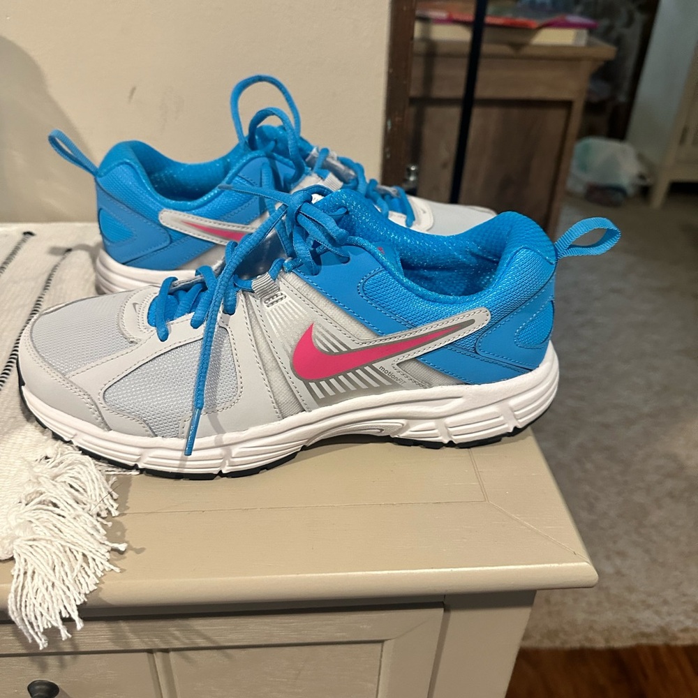 Nike tennis shoes